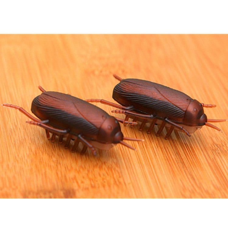 Electronic Trick-Playing Toy Simulation Insect Crawl Cockroaches to prank my owner
